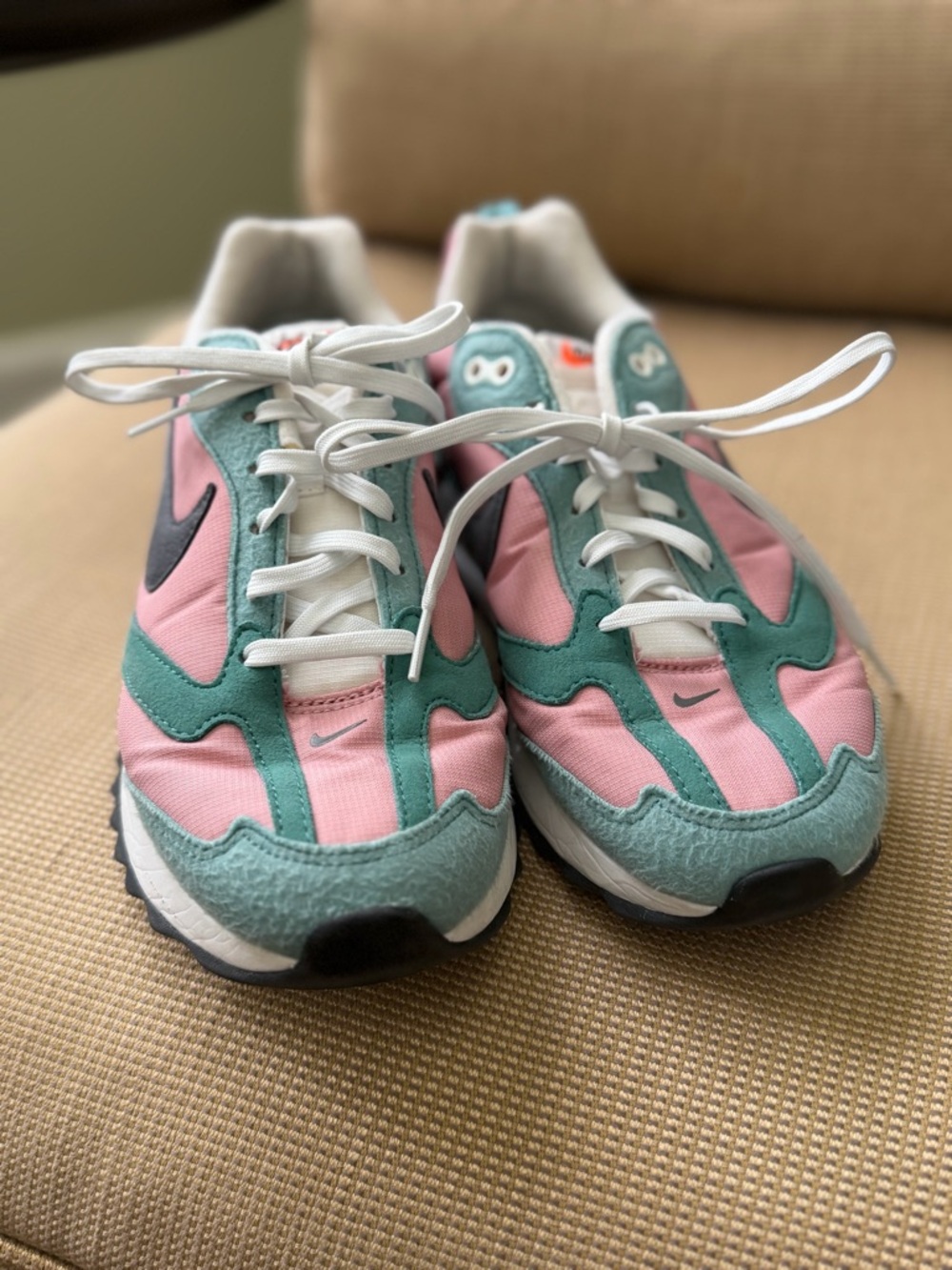 Nike Air Max Dawn  - US 8 - Picture 6 of 8